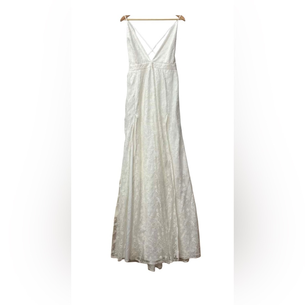 Annabelle Lace Maxi Dress White
Turn heads in this stunning gown NWT 4 - Picture 3 of 10